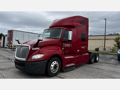 International LT625 Sleeper Semi Truck - Cummins 450HP, Automatic