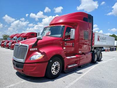 International LT625 Sleeper Semi Truck - Cummins 455HP, Automatic