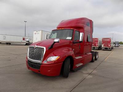 International LT625 Sleeper Semi Truck - Cummins 450HP, Automatic