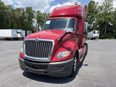 International LT625 Sleeper Semi Truck - Cummins 450HP, Automatic
