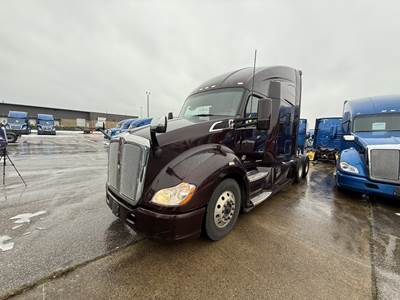 Kenworth T680 Sleeper Semi Truck - 76" Condo, Cummins 400HP, Automatic