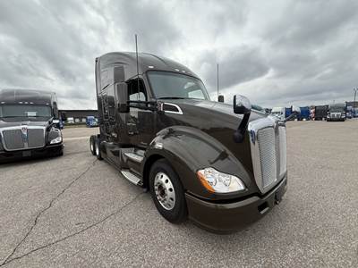 Kenworth T680 Sleeper Semi Truck - 76" Condo, Cummins 400HP, Automatic