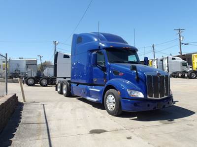 Peterbilt 579 Sleeper Semi Truck - 80" Ultra, Cummins 400HP, Automatic