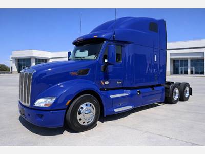 Peterbilt 579 Sleeper Semi Truck - 80" Ultra, Cummins 400HP, Automatic
