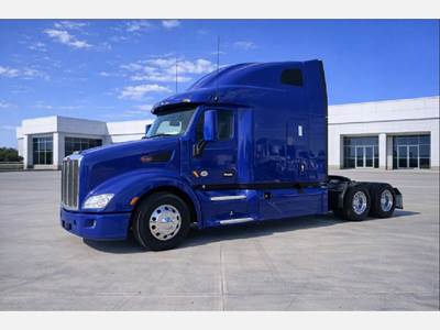 Peterbilt 579 Sleeper Semi Truck - 80" Ultra, Cummins 400HP, Automatic