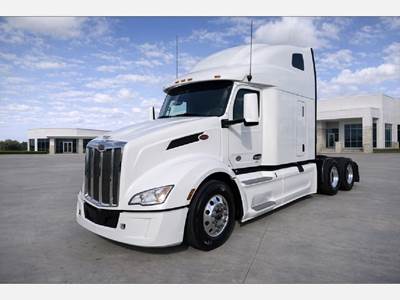 Peterbilt 579 Sleeper Semi Truck - 80" Ultra, Cummins 400HP, Automatic