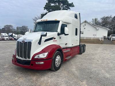 Peterbilt 579 Sleeper Semi Truck - 80" Double Bunk, Paccar 455HP, Automatic