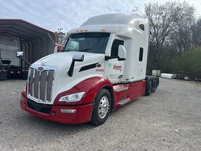 Peterbilt 579 Sleeper Semi Truck - 80" Double Bunk, Paccar 455HP, Automatic