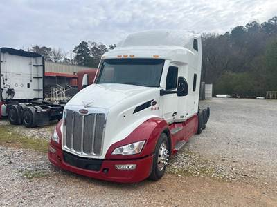 Peterbilt 579 Sleeper Semi Truck - 80" Condo, Paccar 455HP, Automatic