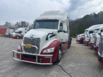 Peterbilt 579 Sleeper Semi Truck - 80" Condo, Paccar 455HP, Automatic