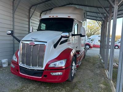 Peterbilt 579 Sleeper Semi Truck - 80" Condo, Paccar 455HP, Automatic