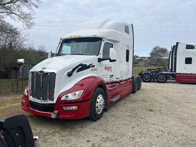 Peterbilt 579 Sleeper Semi Truck - 80" Condo, Paccar 455HP, Automatic