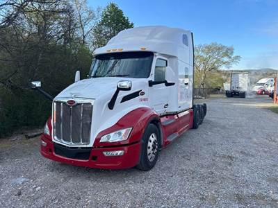 Peterbilt 579 Sleeper Semi Truck - 80" Condo, Paccar 455HP, Automatic