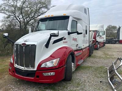 Peterbilt 579 Sleeper Semi Truck - 80" Condo, Paccar 455HP, Automatic