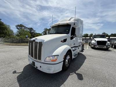 Peterbilt 579 Sleeper Semi Truck - 80" Ultra, Cummins 400HP, Automatic