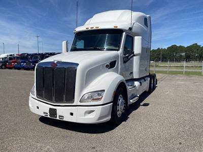 Peterbilt 579 Sleeper Semi Truck - 80" Ultra, Cummins 400HP, Automatic