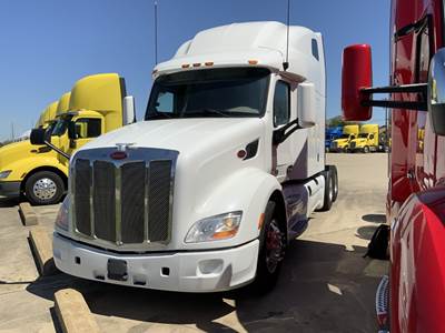 Peterbilt 579 Sleeper Semi Truck - 80" Ultra, Cummins 400HP, Automatic