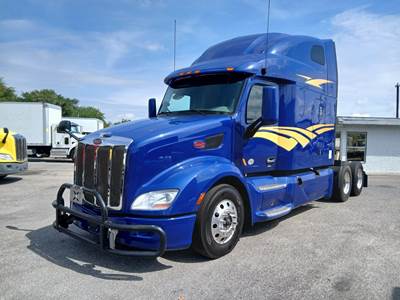 Peterbilt 579 Sleeper Semi Truck - 80" Ultra, Cummins 400HP, Automatic