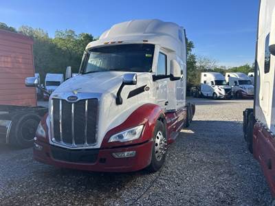 Peterbilt 579 Sleeper Semi Truck - 80" Condo, Paccar 455HP, Automatic