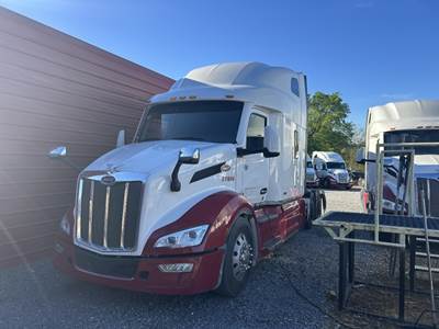 Peterbilt 579 Sleeper Semi Truck - 80" Condo, Paccar 455HP, Automatic