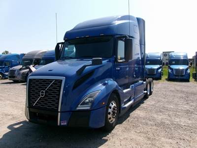 Volvo V760SL Sleeper Semi Truck - D13 12.8l 425HP, Automatic