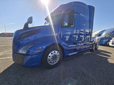 Volvo VNL760 Sleeper Semi Truck - 70" Raised Roof Condo, D13 12.8L 425HP, Automatic