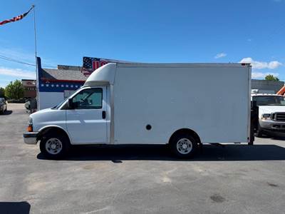 Chevrolet Express Box Truck