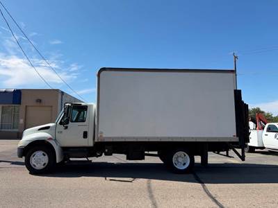 International DuraStar 4300 Box Truck