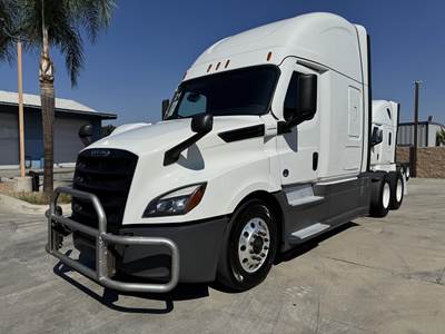 Freightliner Cascadia 126 Sleeper Semi Truck - 72" Raised Roof Sleeper, Detroit 475HP, 12 Speed Dt12 Automatic