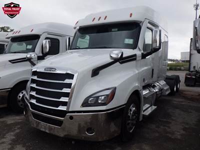 Freightliner Cascadia 126 Sleeper Semi Truck - 72" Mid Roof Sleeper, Cummins 500HP, 13 Speed Manual