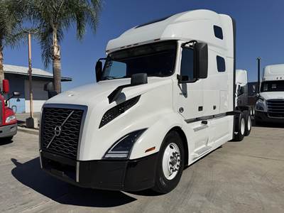 Volvo VNL64T760 Sleeper Semi Truck - 76" Raised Roof Sleeper, D13 455HP, 12 Speed I Shift Automatic