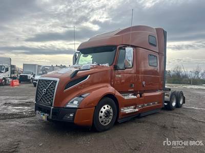 Volvo VNL64T860 Sleeper Semi Truck - 86" Raised Roof Sleeper, D13 455HP, 12 Speed I Shift Automatic