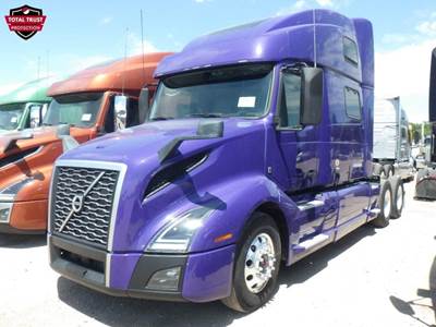Volvo VNL64T860 Sleeper Semi Truck - 77" Raised Roof Sleeper, D13 425HP, 12 Speed I Shift Automatic