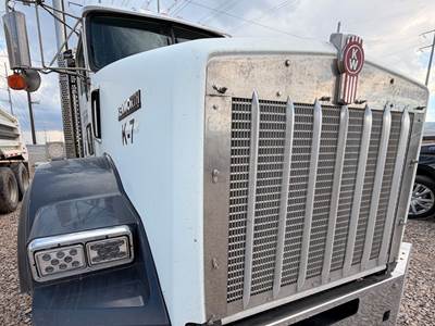 2015 Kenworth T800 Day Cab Truck