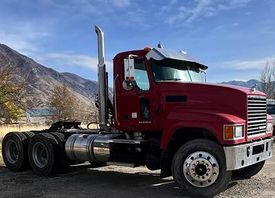 Mack Pinnacle CHU613 Day Cab Truck