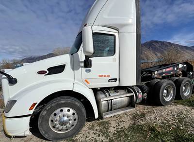 Peterbilt 579 Day Cab Truck
