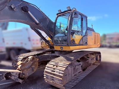 John Deere 290G LC Excavator