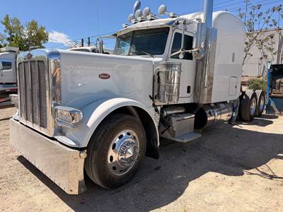 Peterbilt 389 Sleeper Semi Truck