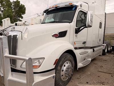 Peterbilt 579 Sleeper Semi Truck