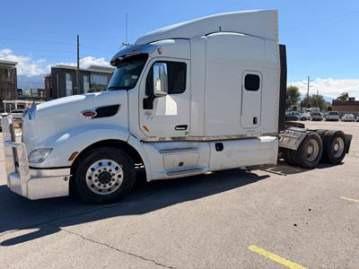 Peterbilt 579 Sleeper Semi Truck