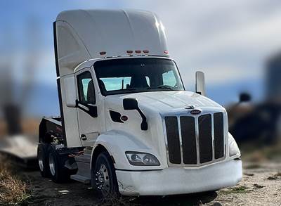 Peterbilt 579 Tractor