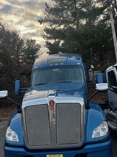 2018 Kenworth T680 Sleeper Semi Truck