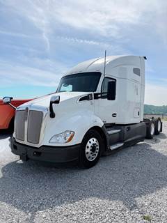 2021 Kenworth T680 Sleeper Semi Truck - 400k Miles, Double Bunk, Premium Interior, Fully Serviced, Lots of room in the sleeper