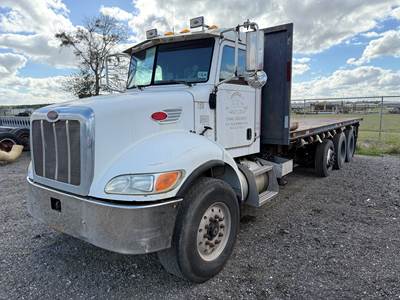 2006 Peterbilt 335 Flatbed Truck - Flatbed / Platform Body