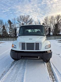 2017 Freightliner 108 Nice Cab & Chassis Truck