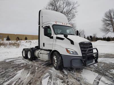 2019 Freightliner Cascadia 116 Day Cab Truck