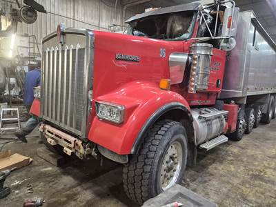 2012 Kenworth W 900 Hood