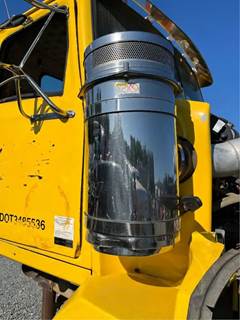 Western Star 4900SA Air Cleaner / Air Filter Housing for a 2013 Western Star 4900 SA