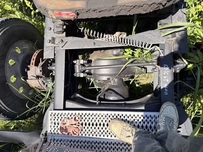 Dana DSP40 Rear Axle Assembly for a 2015 Peterbilt 567