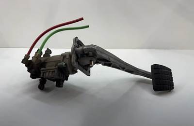 WABCO Foot Brake Valve Pedal Assembly 961 899 211 0 for Freightliner/Western Star
